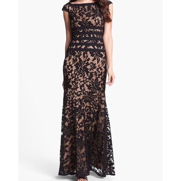 Lace formal gown - Picture 2 of 8